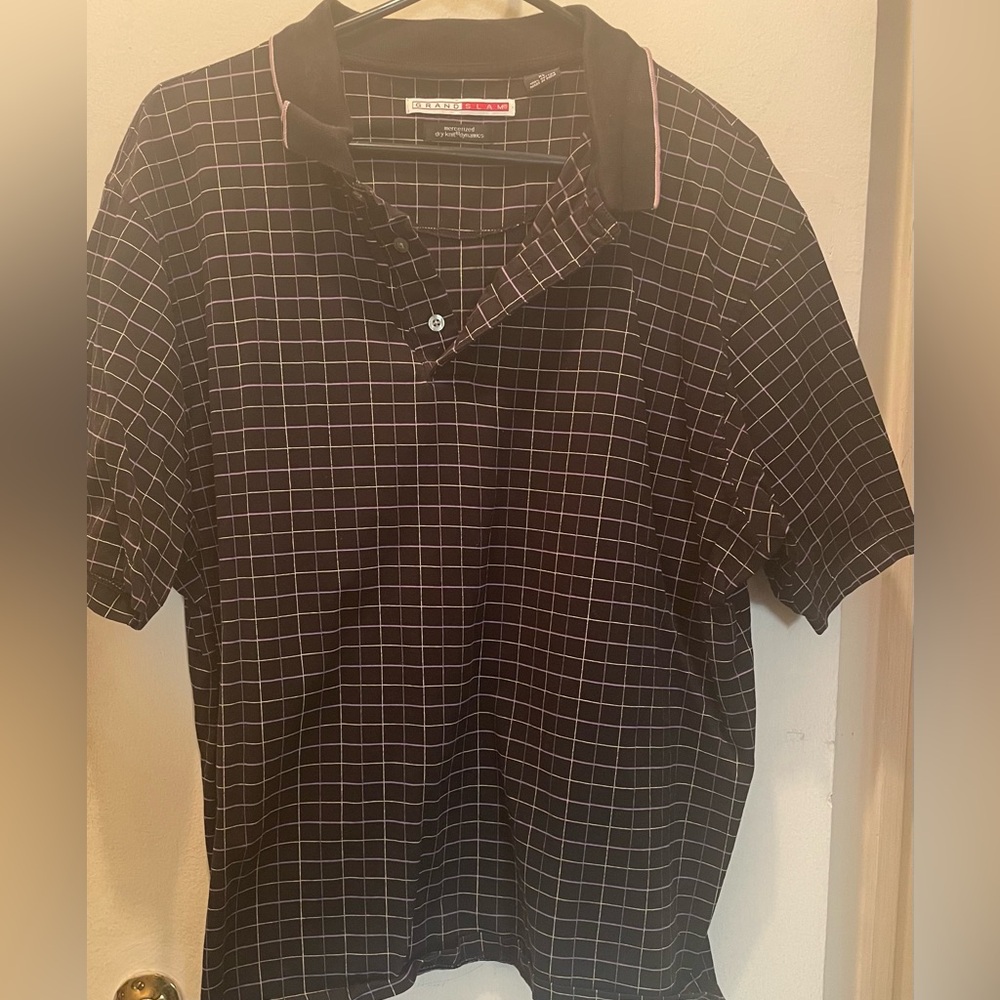 Grand slam men polo XL. Black base with checkered lines in purple and white